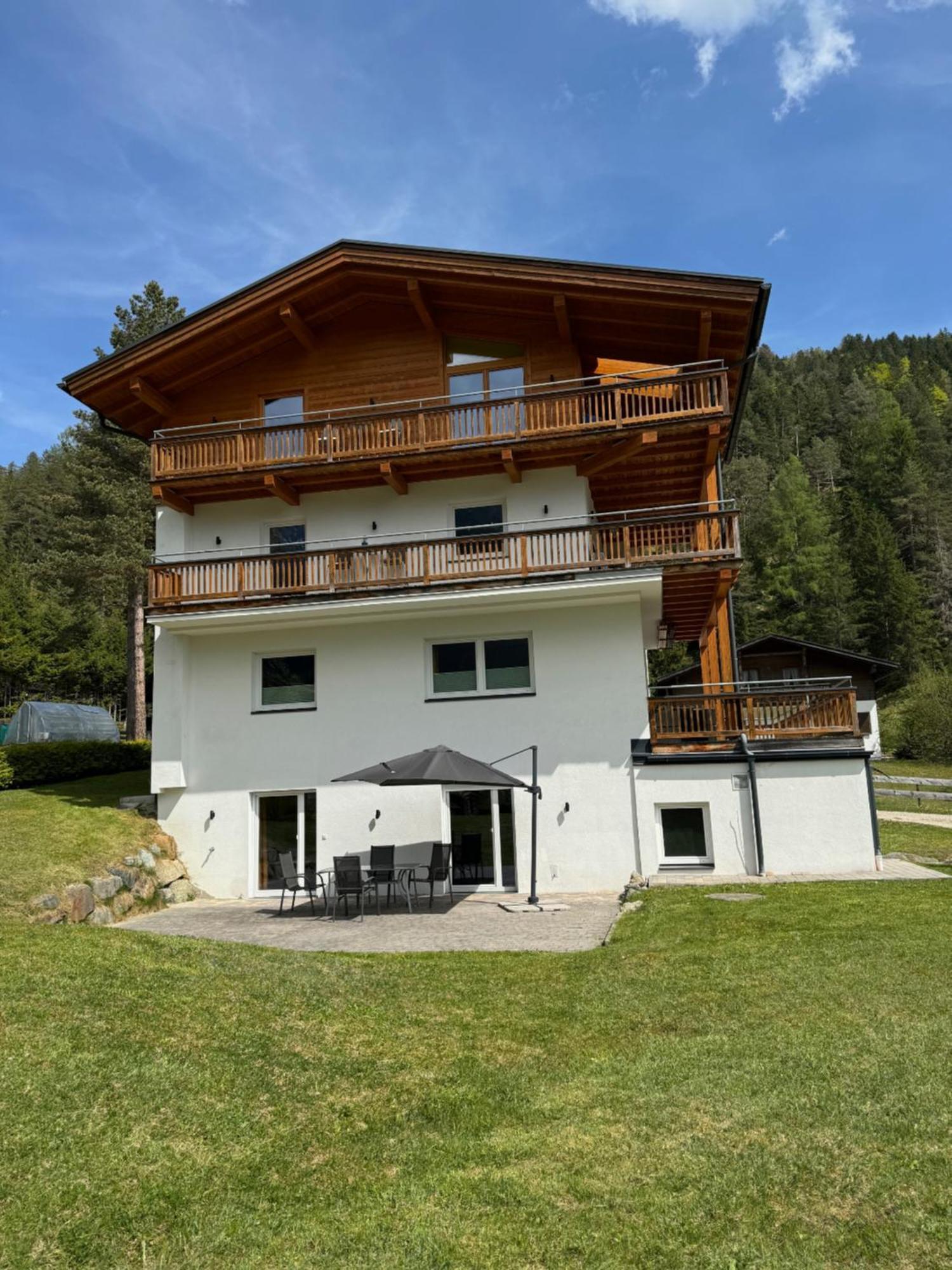 Alpenmond Appartment Halbmond لوتاش المظهر الخارجي الصورة