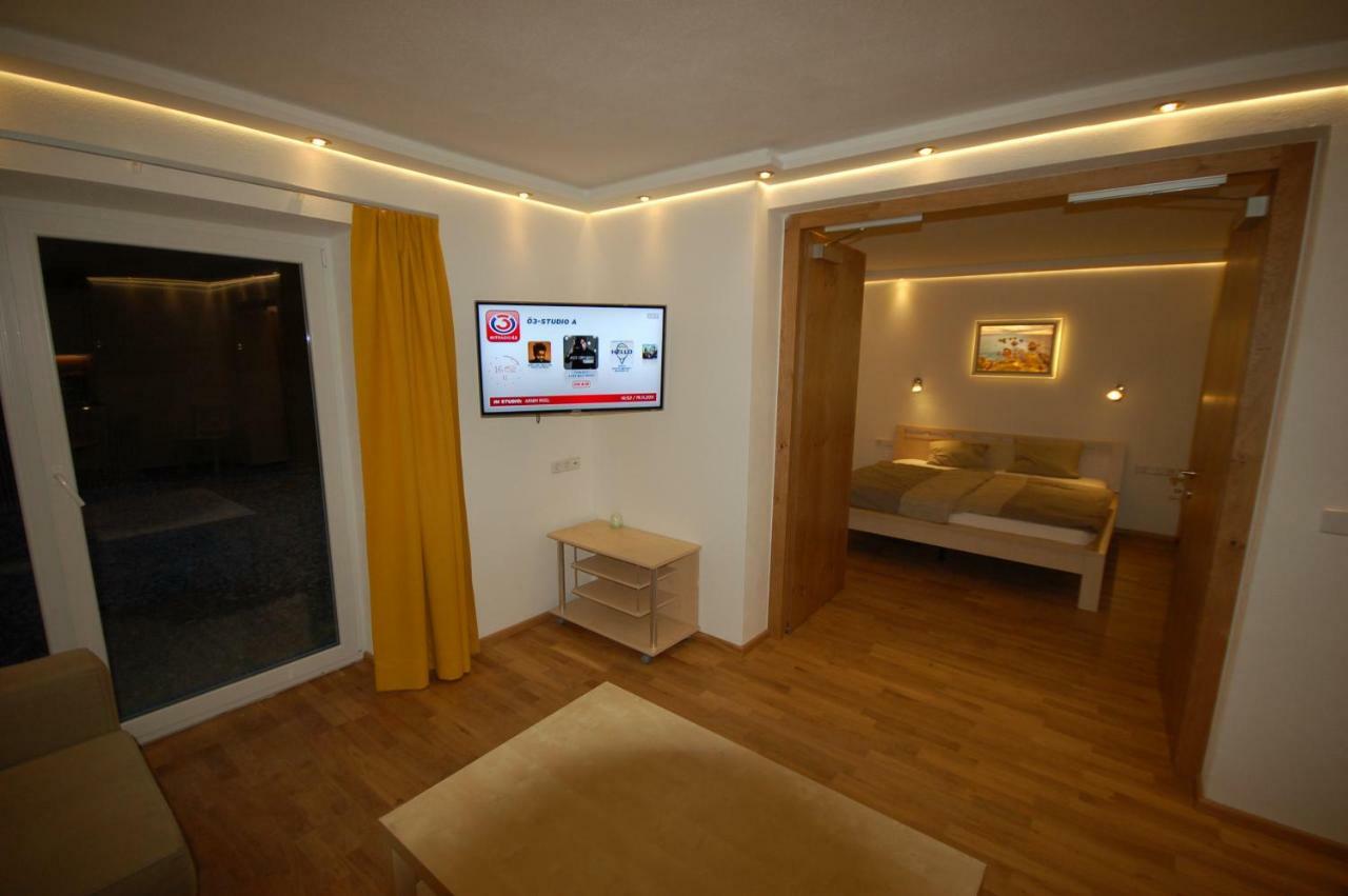 Alpenmond Appartment Halbmond لوتاش المظهر الخارجي الصورة